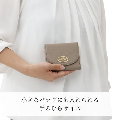 【✾hana✾】ベージュ レザー 三つ折り財布 ロゴ付き ✾hana✾】ベージュ レザー 三つ折り財布 ロゴ付き ✾hana✾】ベージュ