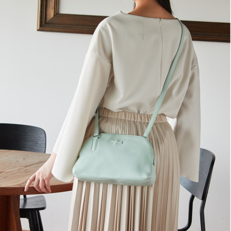 ハマノ 濱野 シボ レザー 大容量 セミショルダーバッグ ライトグリーン h-70111_01.jpg